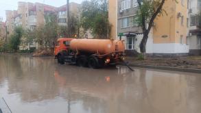 В Астрахани коммунальные службы устраняют последствия непогоды