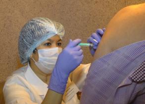 Сотрудники администрации Астрахани вакцинируются от коронавируса