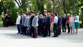 В преддверии 74-й годовщины Победы руководители области и города возложили цветы к Вечному огню