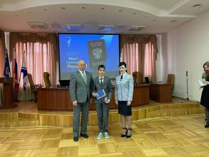 45 астраханским школьникам вручили паспорта