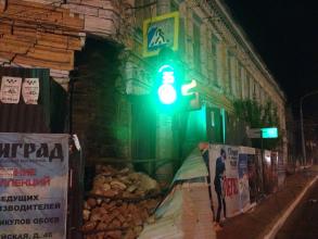 Городской спасательный отряд будет всю ночь дежурить у аварийного дома