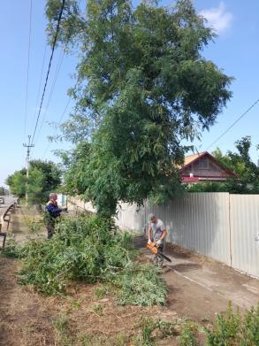 Коммунальные службы города продолжают устранять последствия непогоды