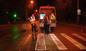 В областном центре обновляют разметку вблизи школ
