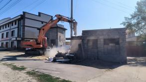 В Астрахани снесли ещё одно незаконное здание