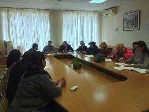 Совещание по вопросу благоустройства прилегающей территории к многоквартирным жилым домам.