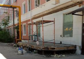 Администрация города снесла самострой, мешавший ремонту жилого дома