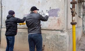 На Адм. Нахимова закрасили опасную рекламу