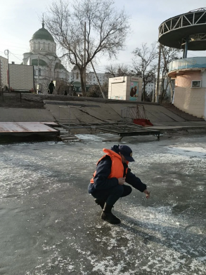 Астраханцев предупреждают об опасности выхода на лед