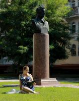 <span style="font-size:14px;">Количество голосов: 1 060 </br>«В сквере имени А.С. Пушкина»</br>Автор: Алексей Сеитов</span>