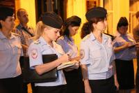 Ночью дети должны быть дома - это закон.