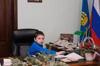 Глава Астрахани Игорь Редькин исполнил мечту юного астраханца в новогодней акции «Ёлка желаний»