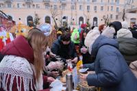 Свыше двух тысяч блинов раздали в первый день масленичной недели