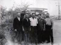 Шоферы Облрыболовпотребсоюза. Селфи на фоне будущего рынка «Славянка»