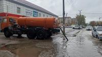 В Астрахани коммунальные службы устраняют последствия непогоды