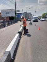 В Астрахани приводят в порядок откосы мостов и каналов