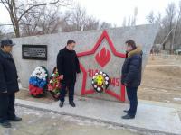 Возложение венков на территории Трусовского района.