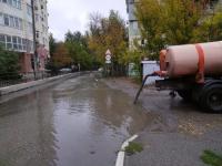В городе продолжают устранять последствия сильного дождя