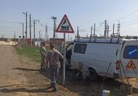 У железнодорожных переездов в Астрахани установили дорожные знаки