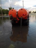 В Астрахани устраняют последствия ночного ливня