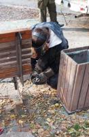 За полтора месяца в Астрахани отремонтировали 45 скамей и покрасили 50 урн