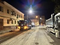 На улице Володарского ремонтируют дорогу 