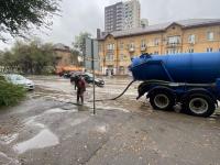 В городе продолжают устранять последствия сильного дождя