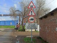 У железнодорожных переездов в Астрахани установили дорожные знаки