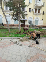 Сквер Пушкина приводят в порядок после зимы