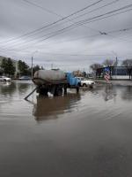 Городская администрация продолжает бороться с последствиями непогоды