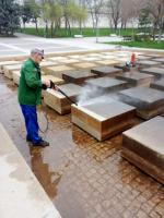 Работы по благоустройству Астрахани не останавливаются в выходные