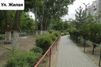 В отдалённых микрорайонах Ленинского района ремонтируют тротуары