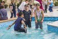 Радость детей в воде