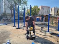 Игорь Редькин сообщил о завершении монтажа "умной" спортплощадки во дворе школы № 28
