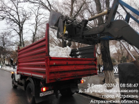 В Астрахани усилили работы по очистке тротуаров от снега и наледи