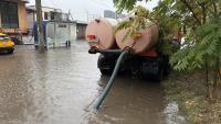 Коммунальные службы Астрахани вышли на откачку воды