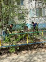 В сквере Строителей высадили три десятка деревьев