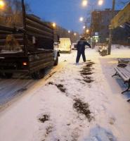 Коммунальщики оперативно расчищают Астрахань от снега