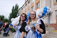 Почти для двух тысяч астраханских одиннадцатиклассников прозвучал последний звонок