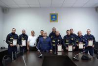 Специалисты городского спасательного отряда получили награды за спасение детей на пожаре