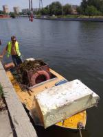 Из астраханских каналов вылавливают до двух кубометров мусора в день