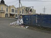 Работы по демонтажу незаконных объектов движимого имущества на территории района продолжаются