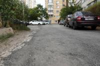 По поручению Игоря Редькина в Кировском районе ремонтируют внутриквартальные проезды 