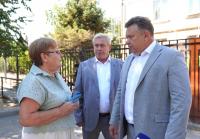 Игорь Редькин: «Завершаем ремонт фасада детской школы искусств №1 в Приволжье»