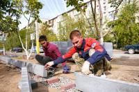 На улице Кубанской 31 корп. 2 обустраивают место отдыха для горожан 