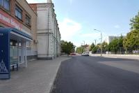 На улице Коммунистической приступили к укладке второго слоя асфальта 