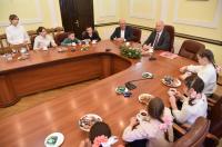 Олег Полумордвинов исполнил желания девяти юных астраханцев