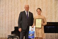 Олег Полумордвинов наградил лучших учащихся и педагогов в области искусств