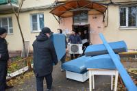Администрация города продолжает оказывать помощь по вывозу вещей из квартир обрушившегося дома