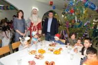 Депутаты Думы Астраханской области Ю.Б. Зейнединов и Городской Думы МО «Город Астрахань» А.Ш. Бабаев в МБОУ «СОШ №28» 22 и 29 декабря устроили благотворительный новогодний праздник.