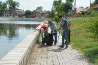 В Астрахани наводят порядок на набережных 1 Мая и Приволжского затона